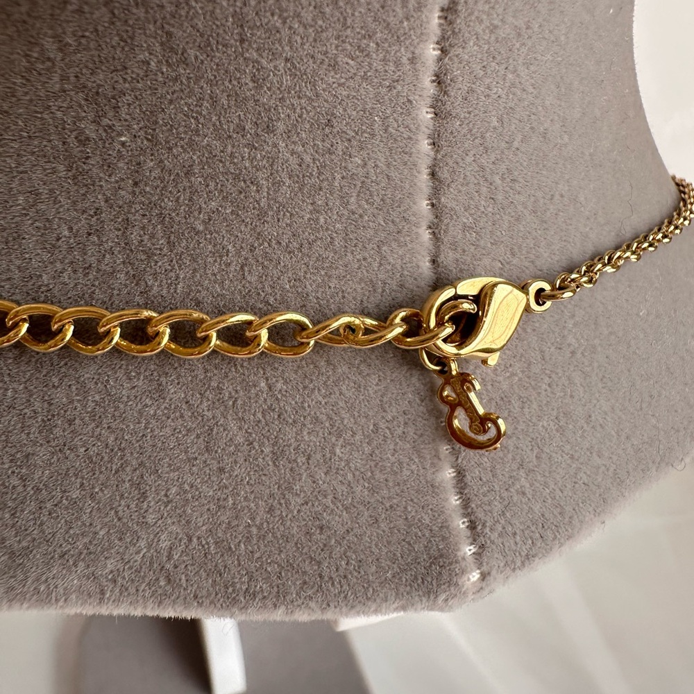 Burberry’s Gold Heart Pendant Rhinestone Necklace - Picture 7 of 12